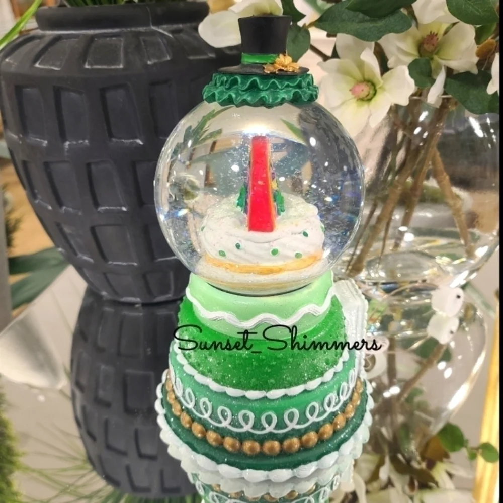 St Patricks Day Light up Gingerbread Tier Cake Rainbow Lucky Shamrock Snowglobe